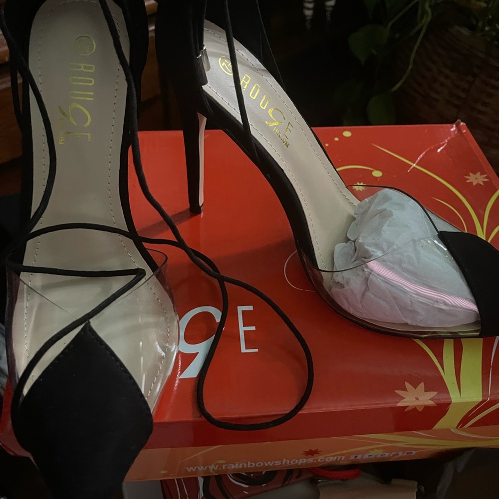 Rouge Helium Elegant Black Heels